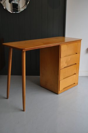 Simple ply desk