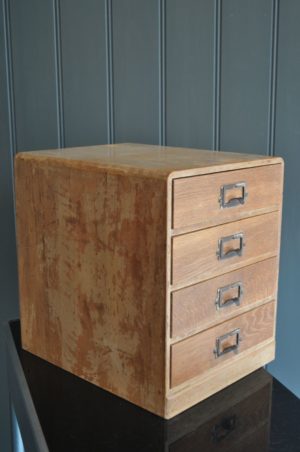 Flight of drawers