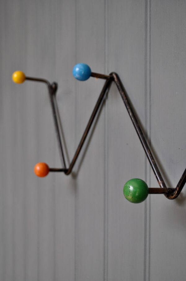 Vintage atom hooks