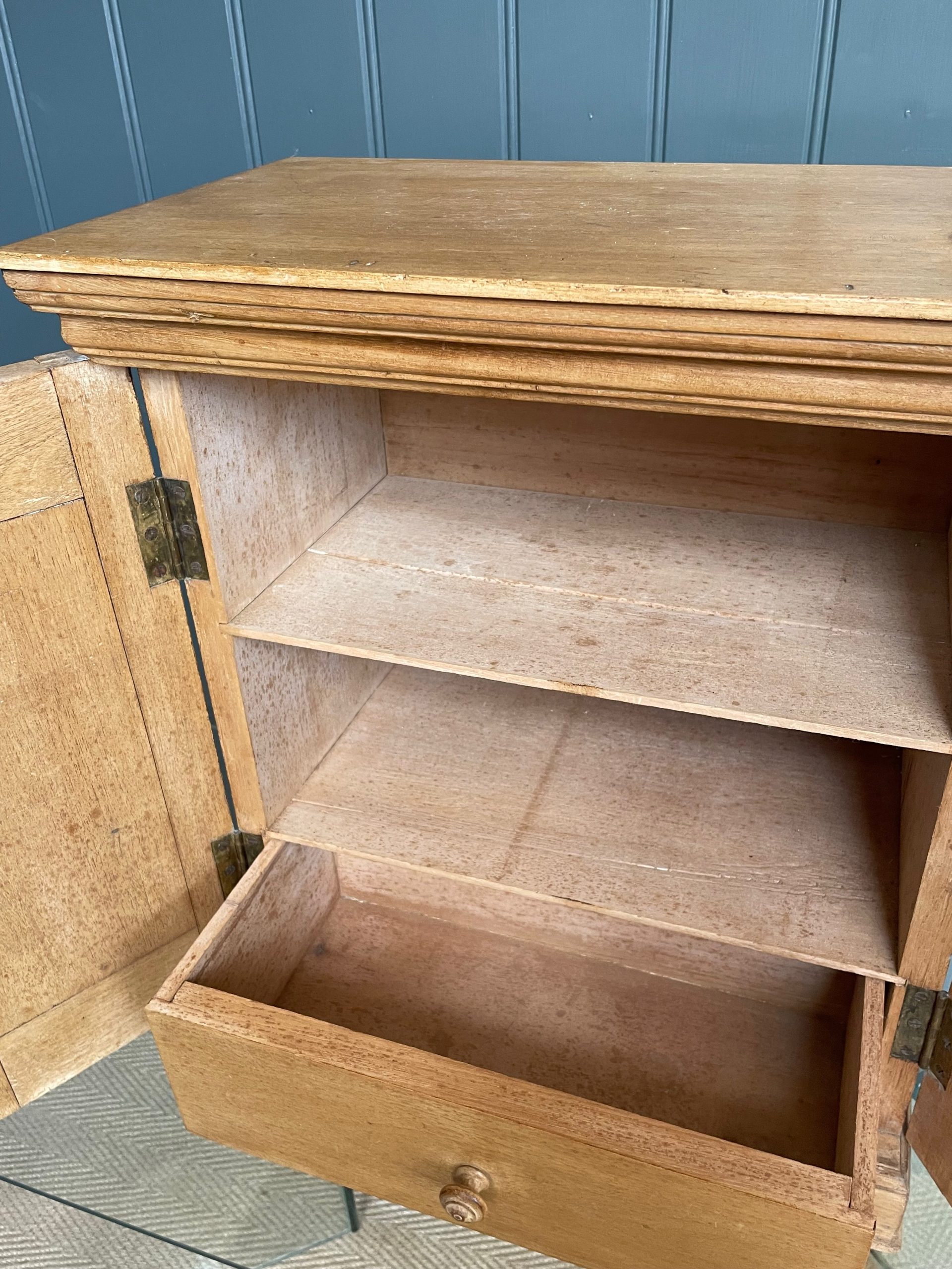 Vintage cigar cabinet Vintage cigar cabinet