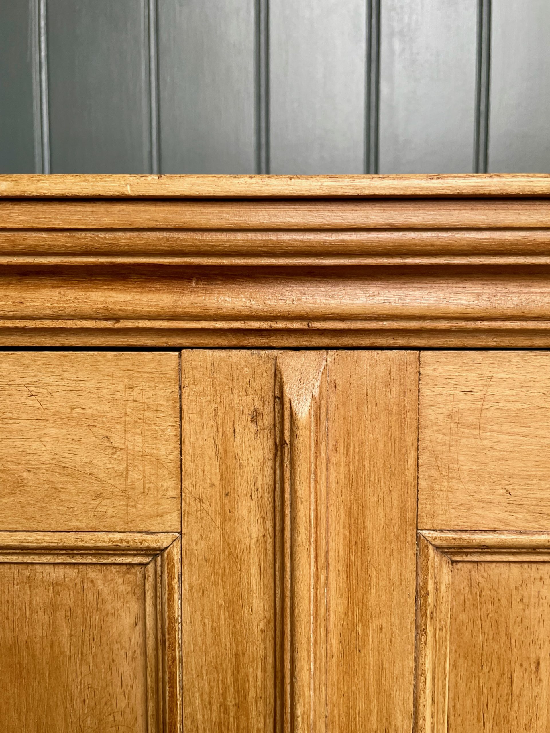 Vintage cigar cabinet Vintage cigar cabinet