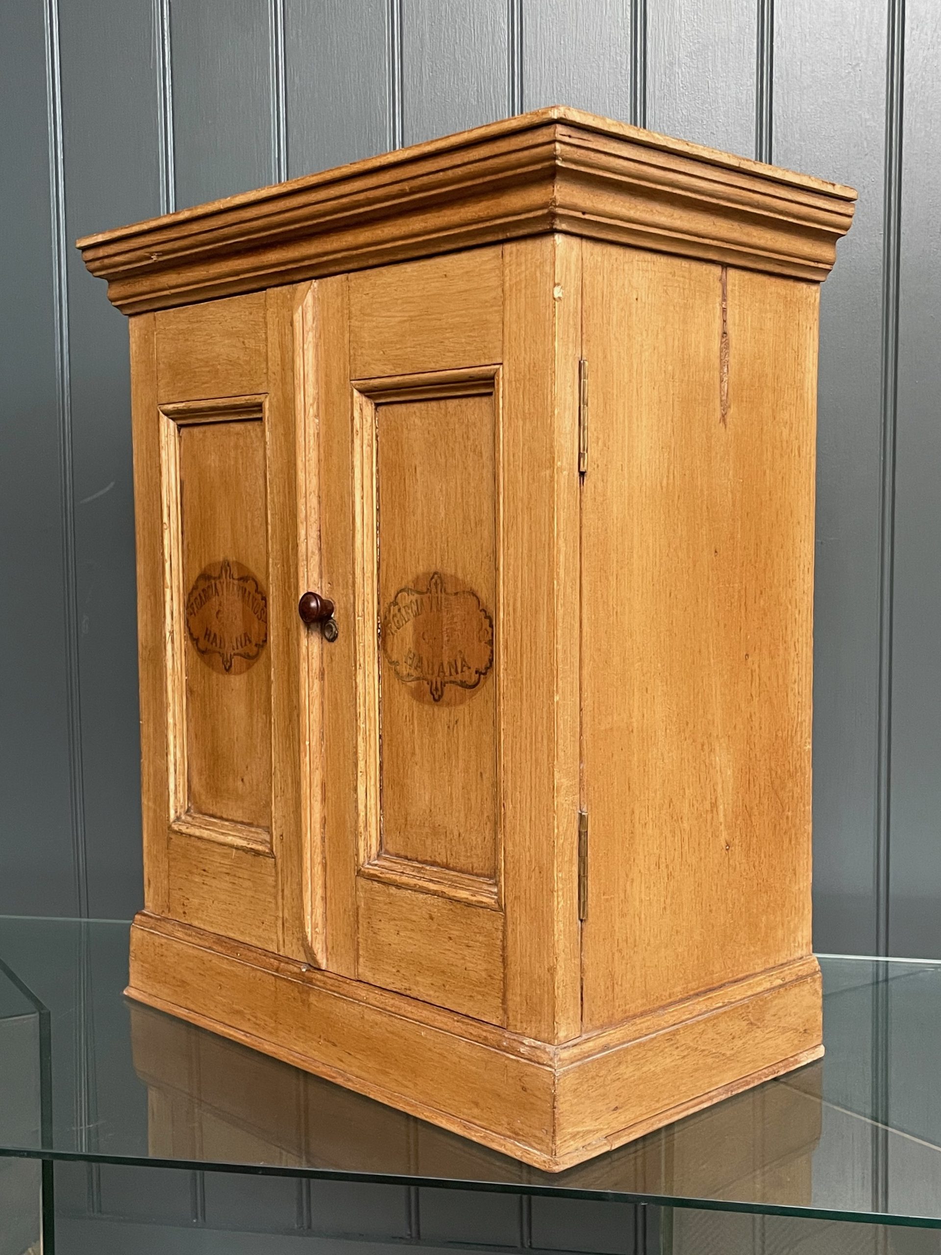 Vintage cigar cabinet Vintage cigar cabinet