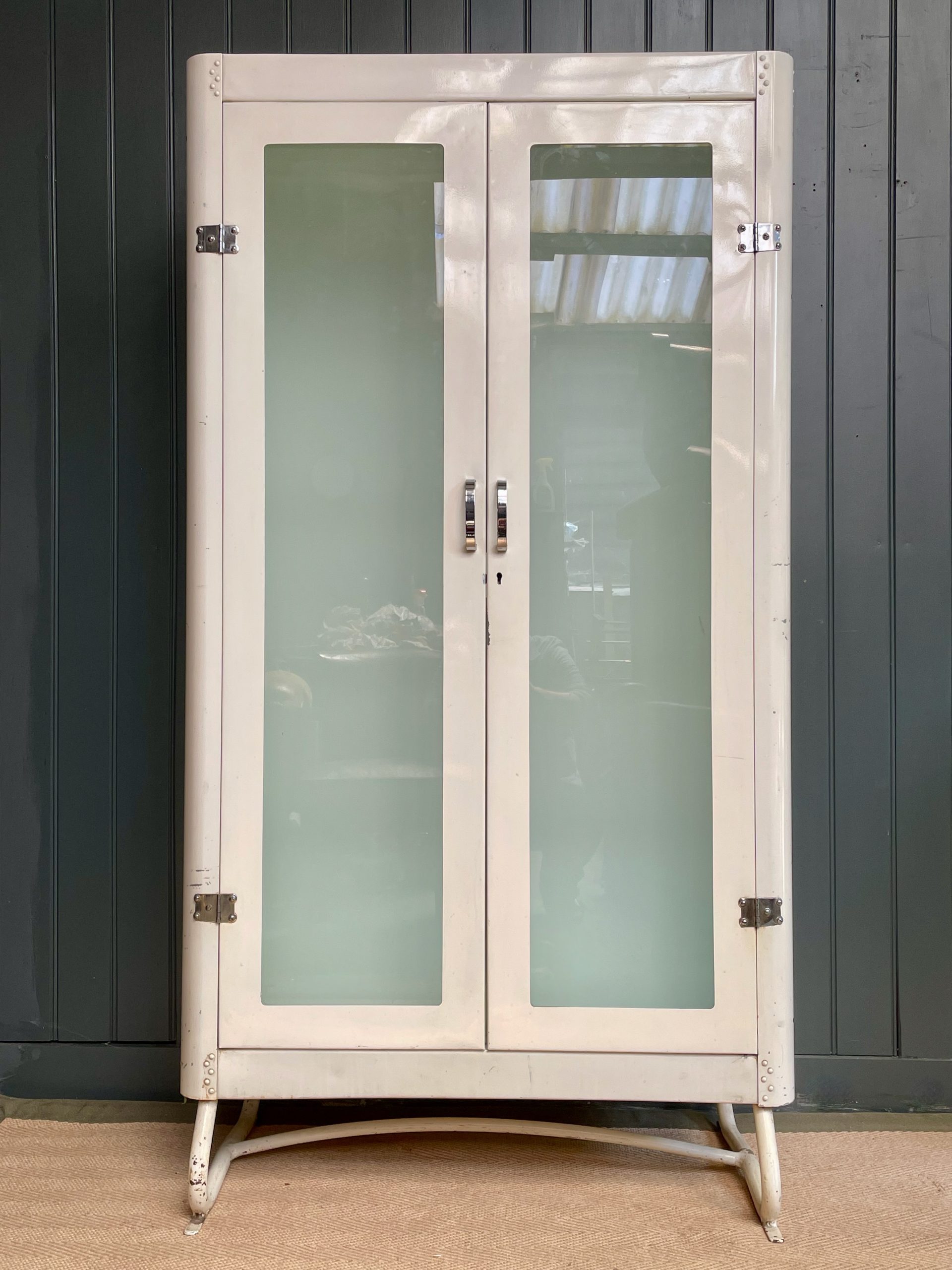 Glazed medical cabinet Glazed medical cabinet