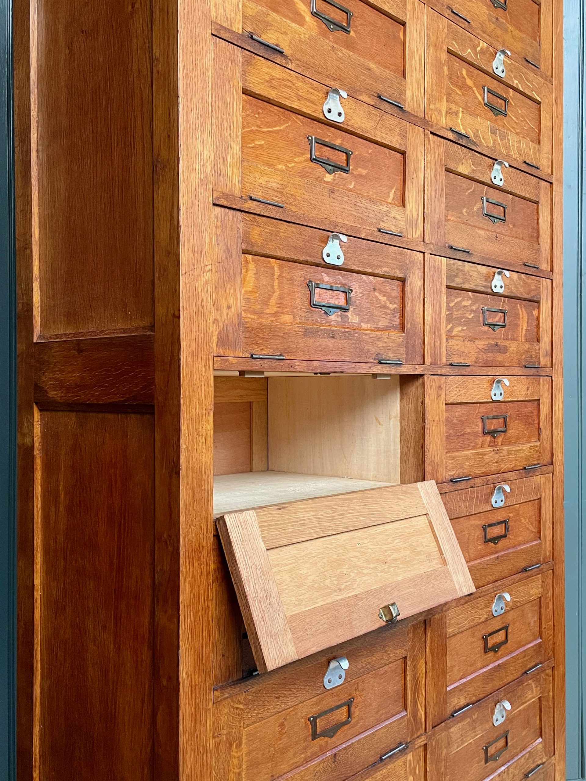 Oak Notaire's cabinet Oak Notaire's cabinet