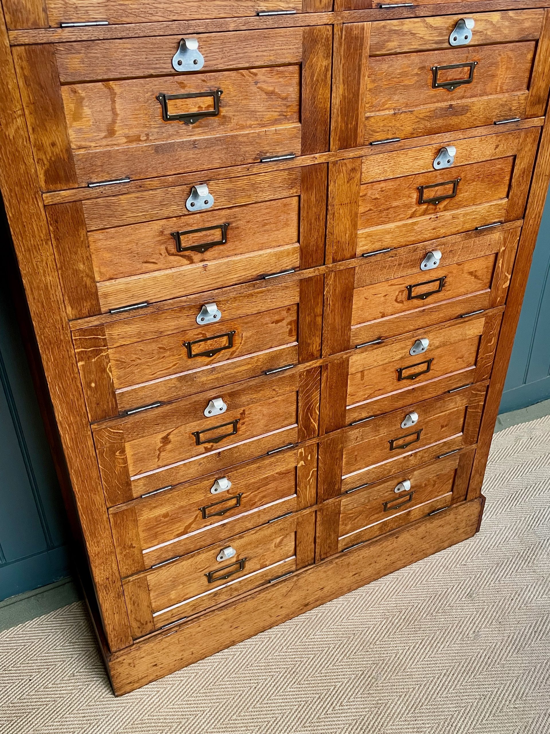 Oak Notaire's cabinet Oak Notaire's cabinet