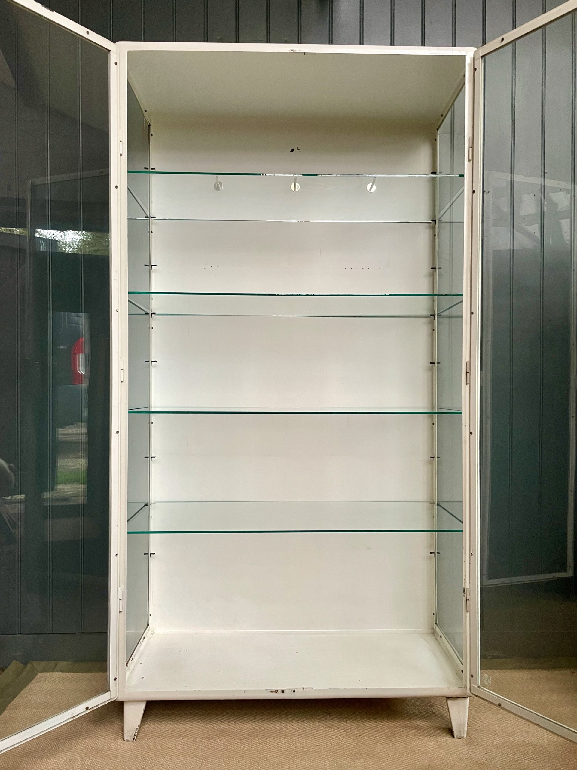Glazed medical cabinet Glazed medical cabinet