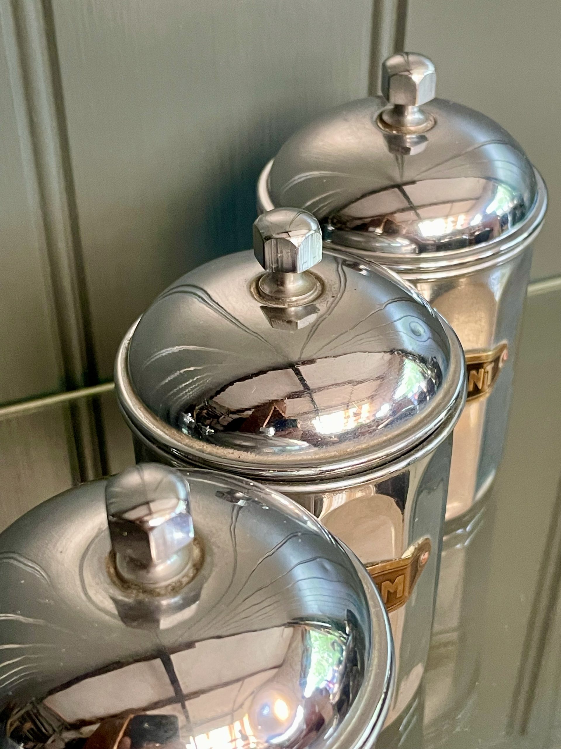 Deco storage tins
