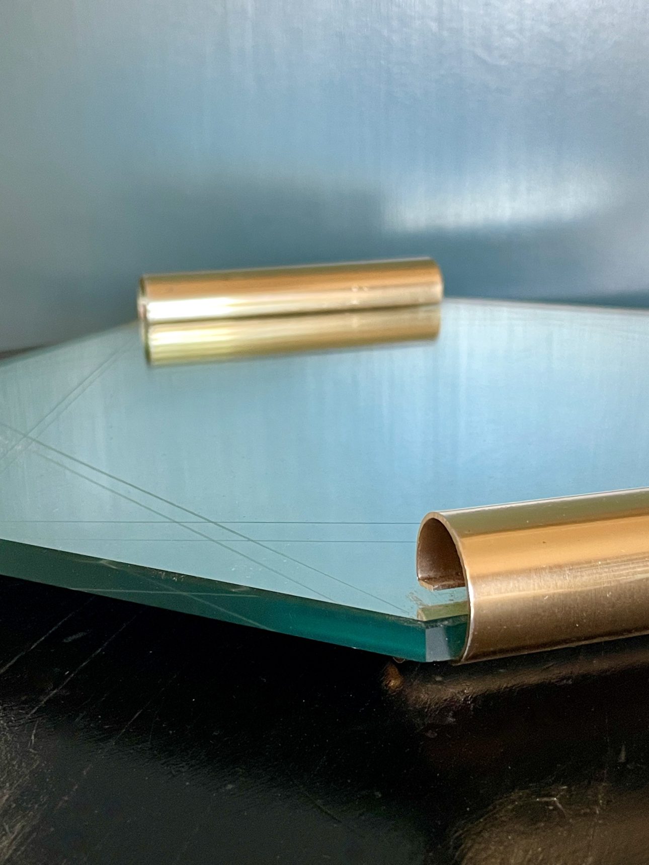 Mirrored tray