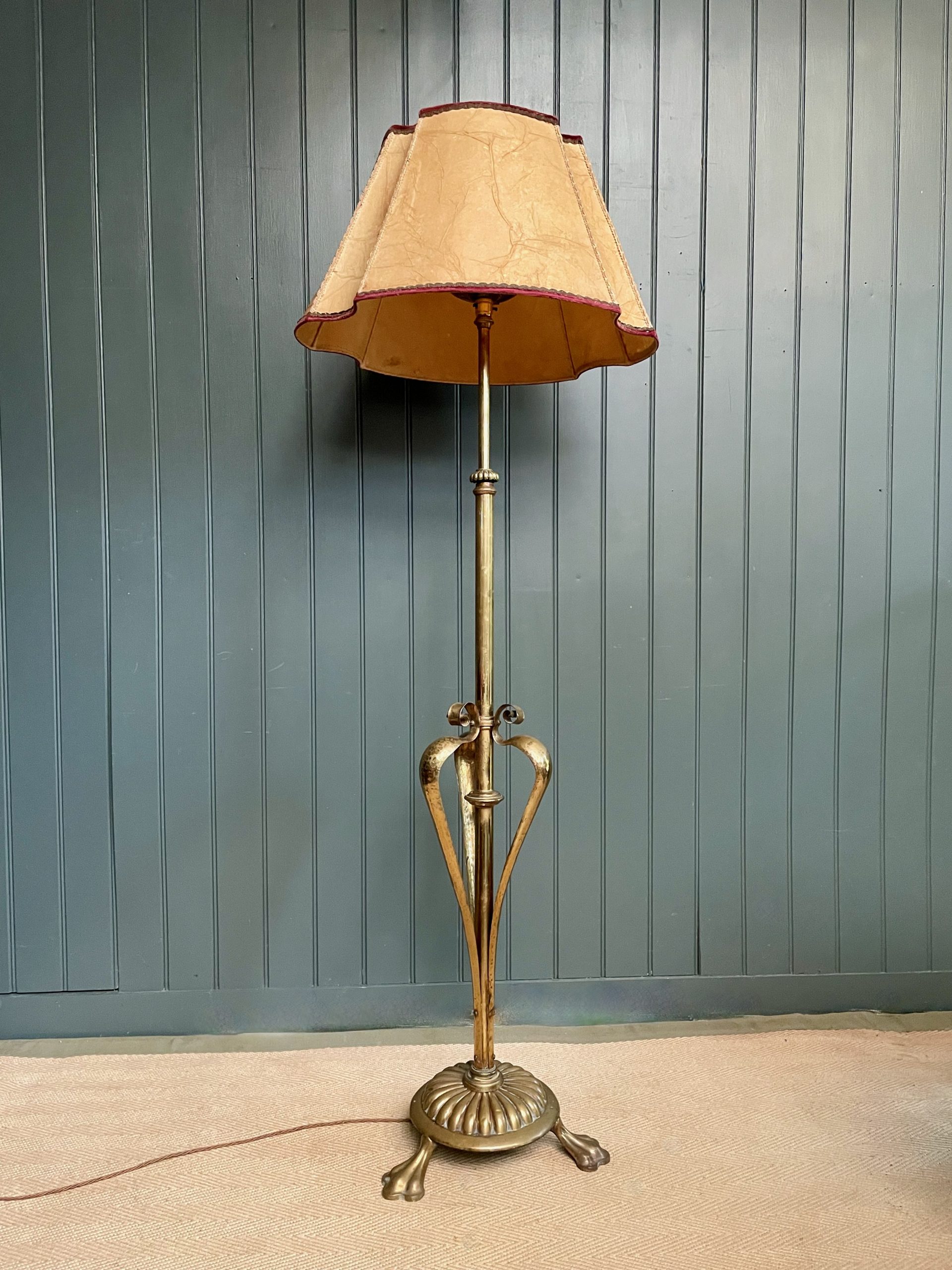 Brass standard lamp Brass standard lamp