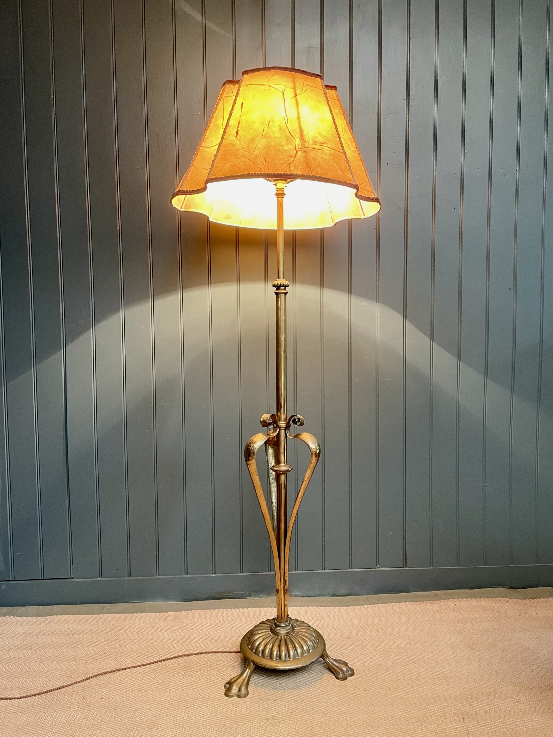 Brass standard lamp Brass standard lamp