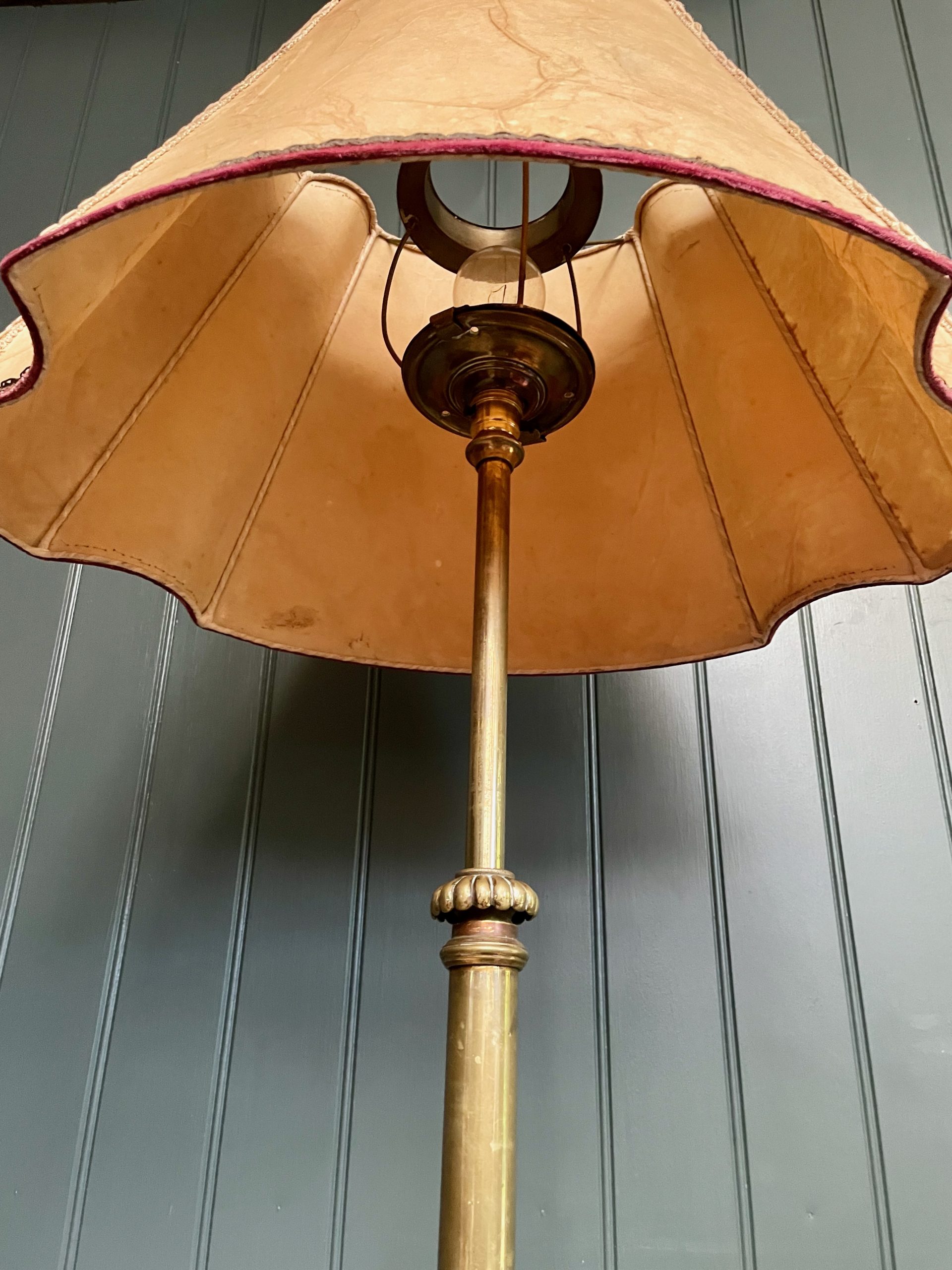 Brass standard lamp Brass standard lamp